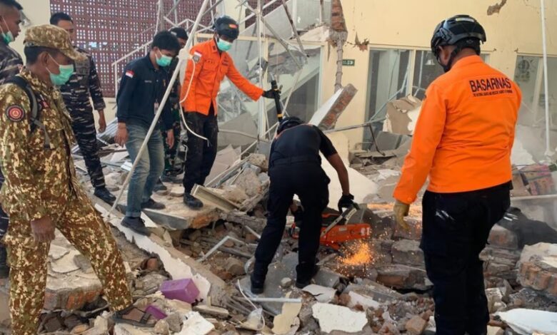 Tragedia en Indonesia: Un violento sismo de magnitud 7,7 deja al menos 38 muertos y causa destrozos en la región de Flores