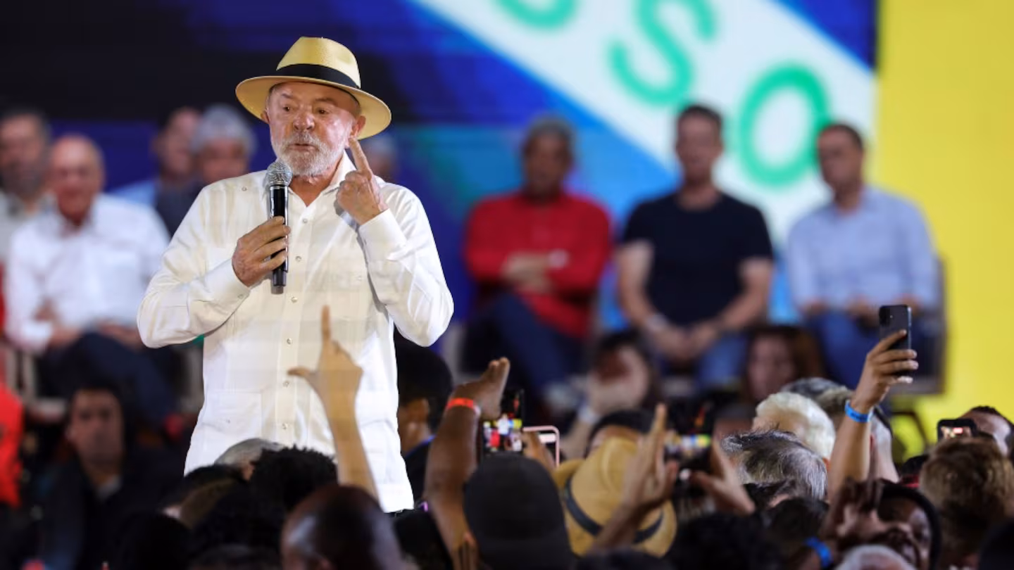 Lula lanzó su candidatura para un cuarto mandato y prometió reforzar la inversión en defensa