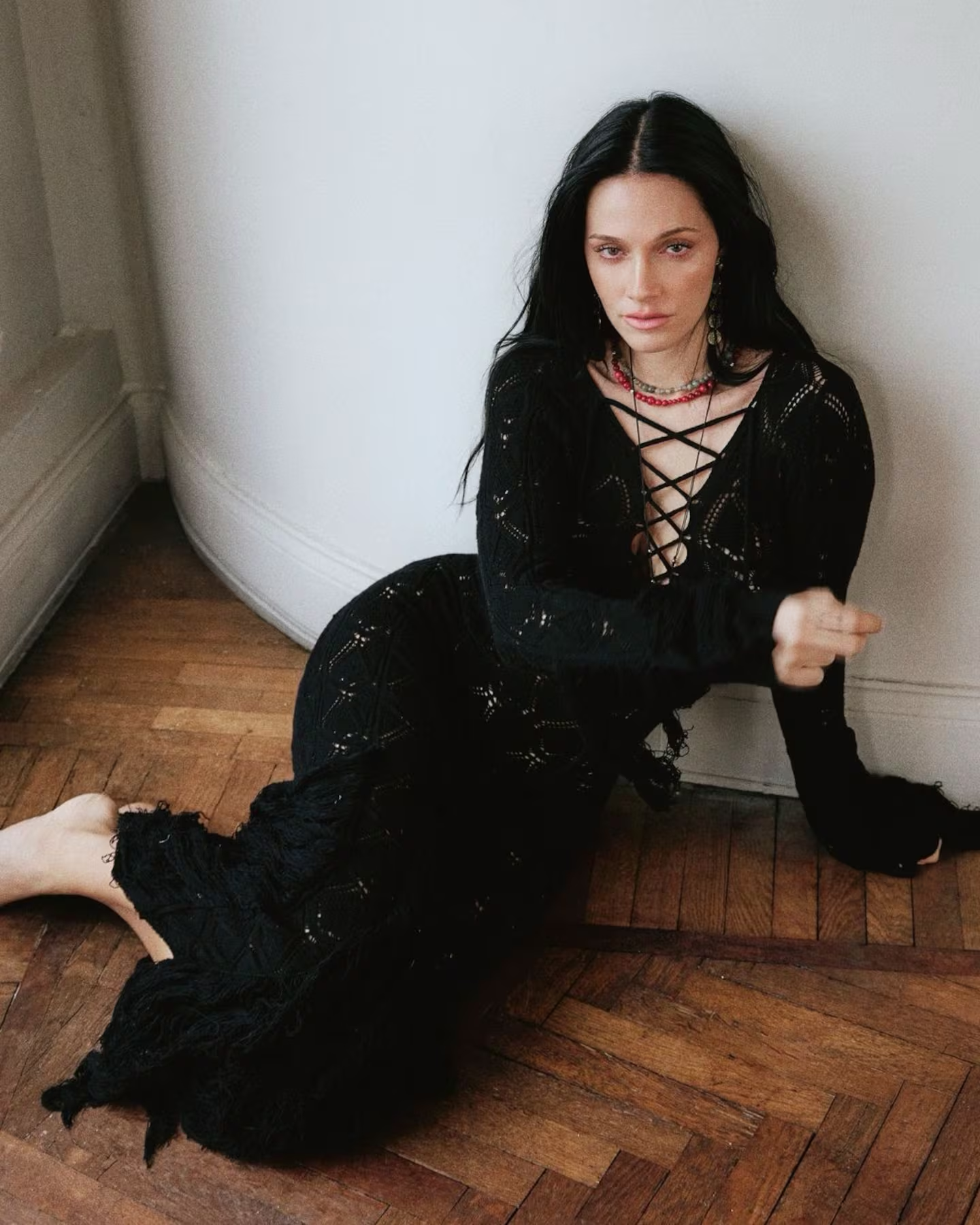 Oriana Sabatini con vestido negro tramado estilo boho chic (Foto:@mariacherargentina)