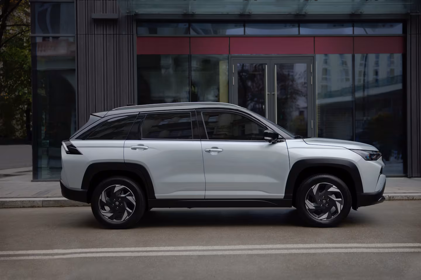 Suzuki lanzó el nuevo Across híbrido en Argentina: consume solo 5,5 litros cada 100 kilómetros